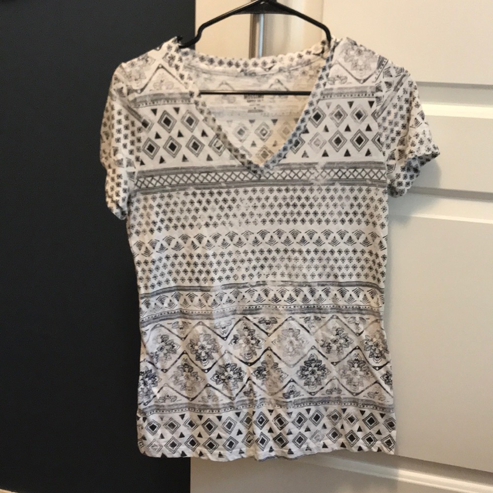 Mossimo tribal t-shirt. Navy and white